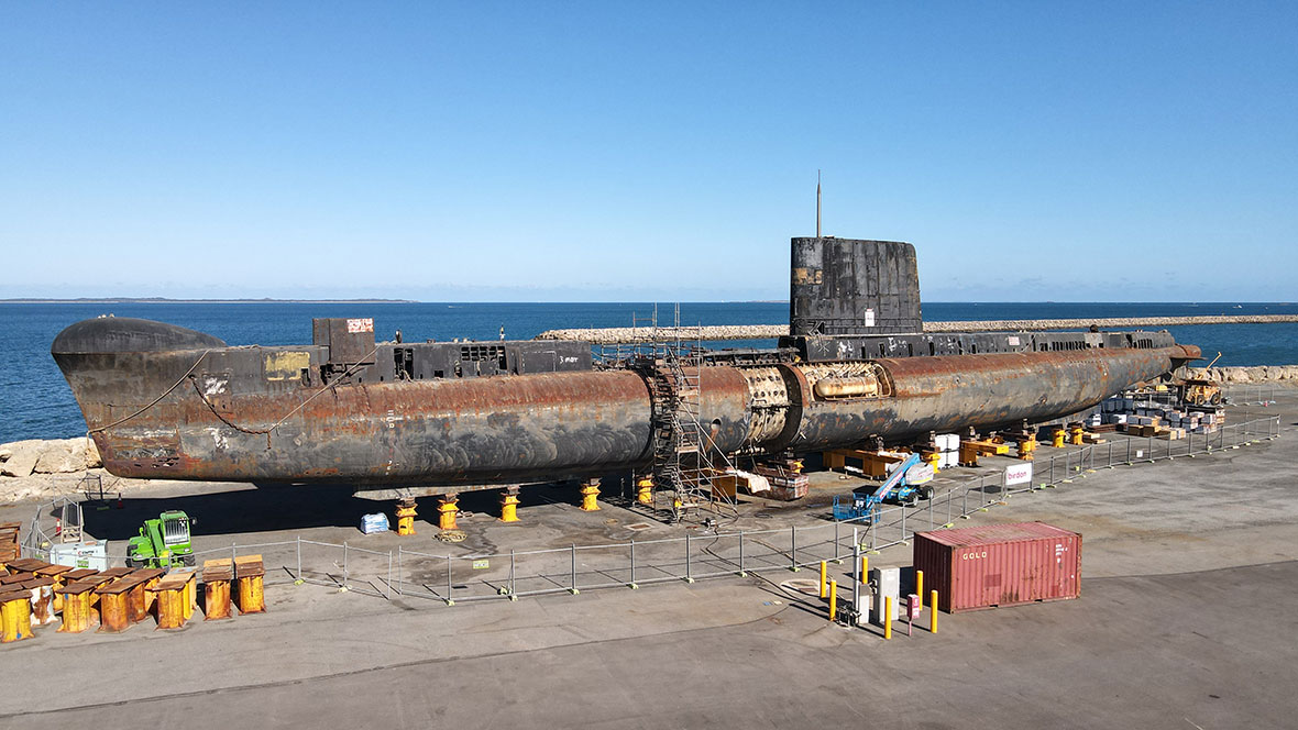 Decommissioning a vessel